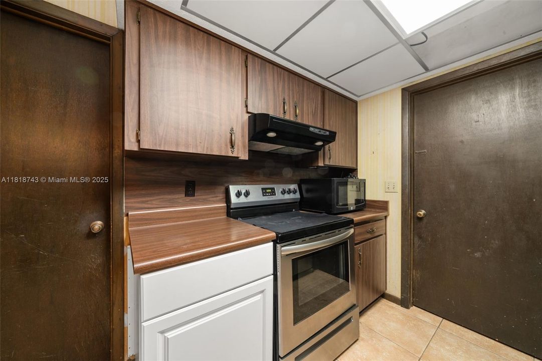 Vendido Recientemente: $259,900 (4 camas, 2 baños, 1959 Pies cuadrados)