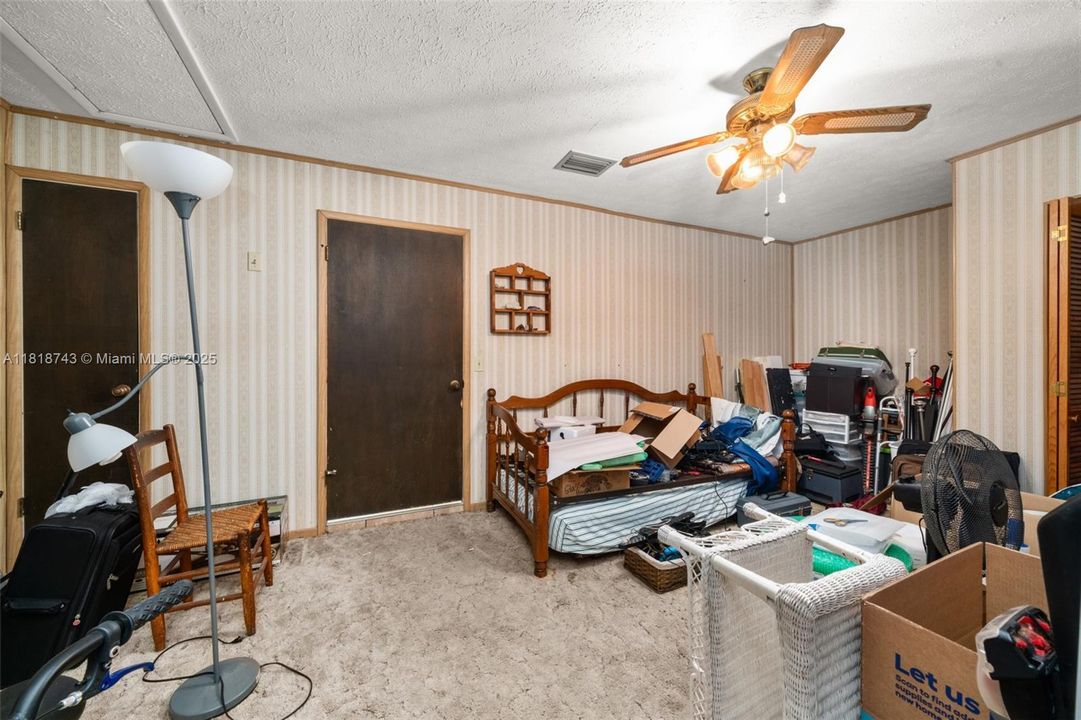 Vendido Recientemente: $259,900 (4 camas, 2 baños, 1959 Pies cuadrados)