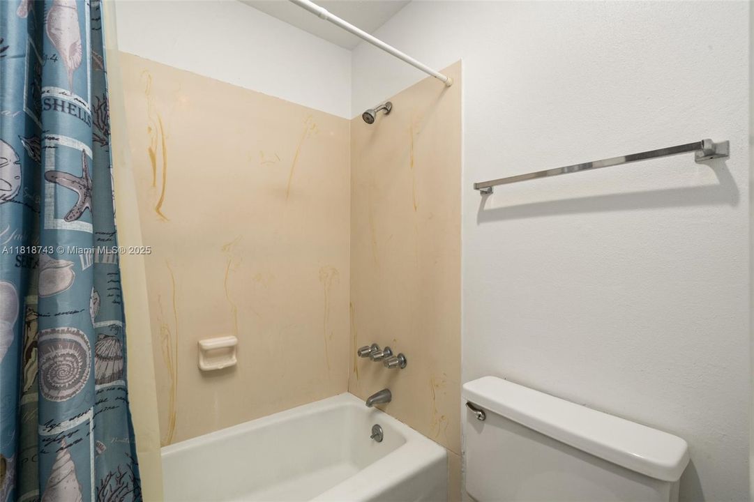 Vendido Recientemente: $259,900 (4 camas, 2 baños, 1959 Pies cuadrados)