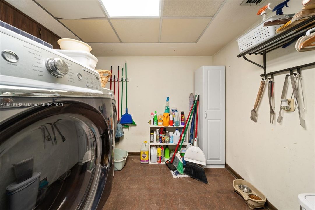 Vendido Recientemente: $259,900 (4 camas, 2 baños, 1959 Pies cuadrados)