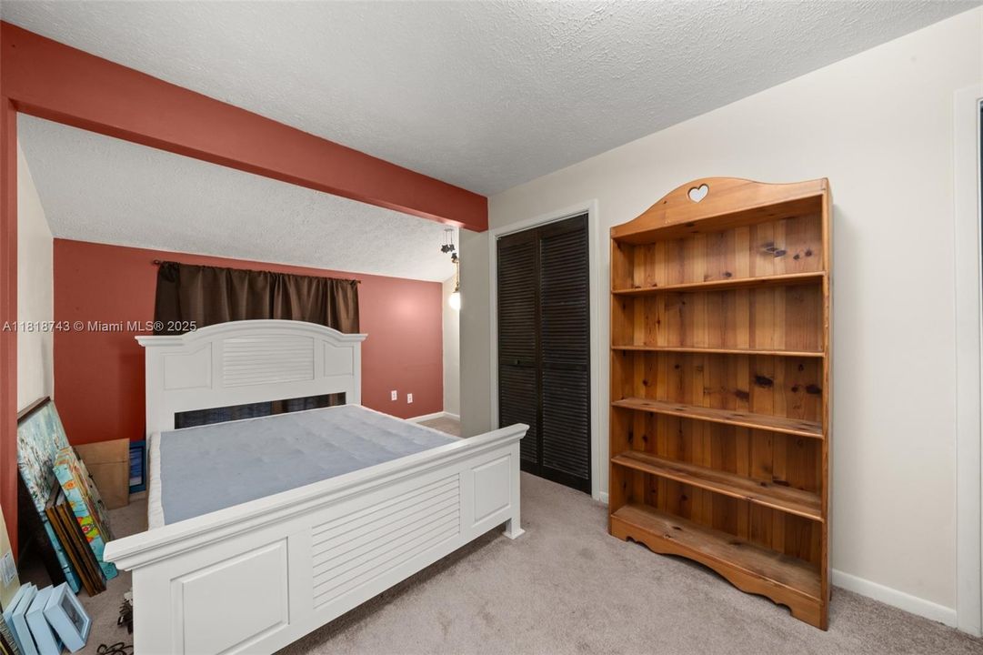 Vendido Recientemente: $259,900 (4 camas, 2 baños, 1959 Pies cuadrados)