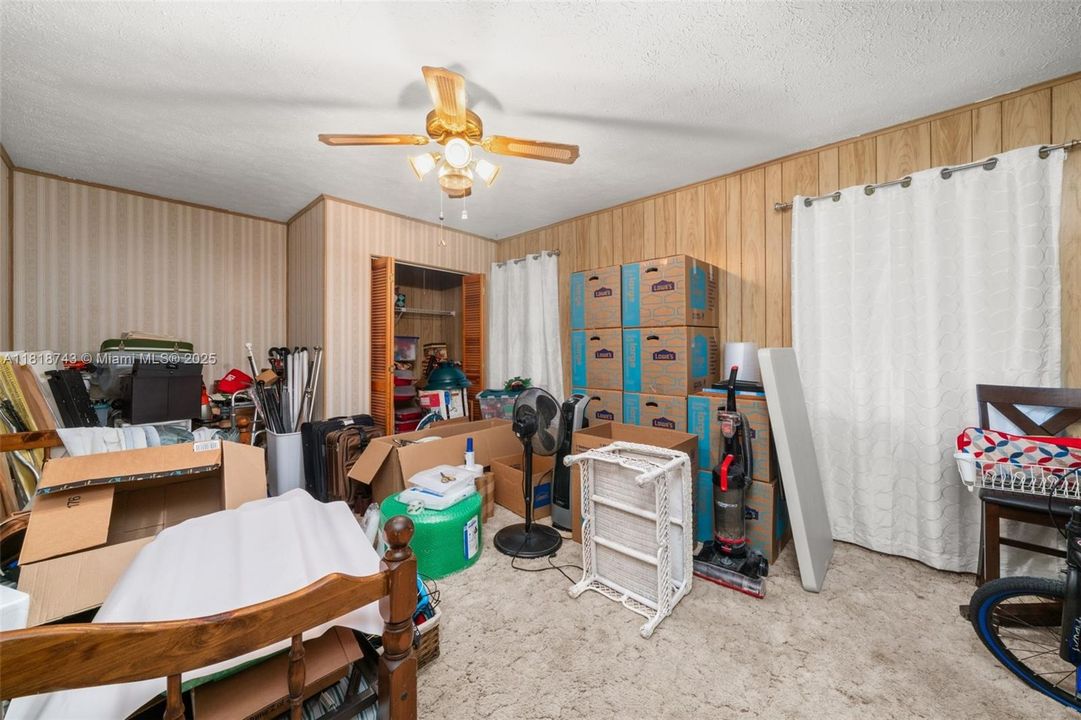 Vendido Recientemente: $259,900 (4 camas, 2 baños, 1959 Pies cuadrados)