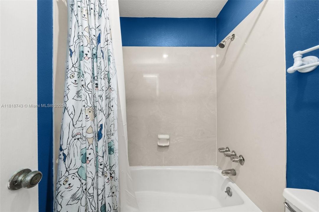 Vendido Recientemente: $259,900 (4 camas, 2 baños, 1959 Pies cuadrados)