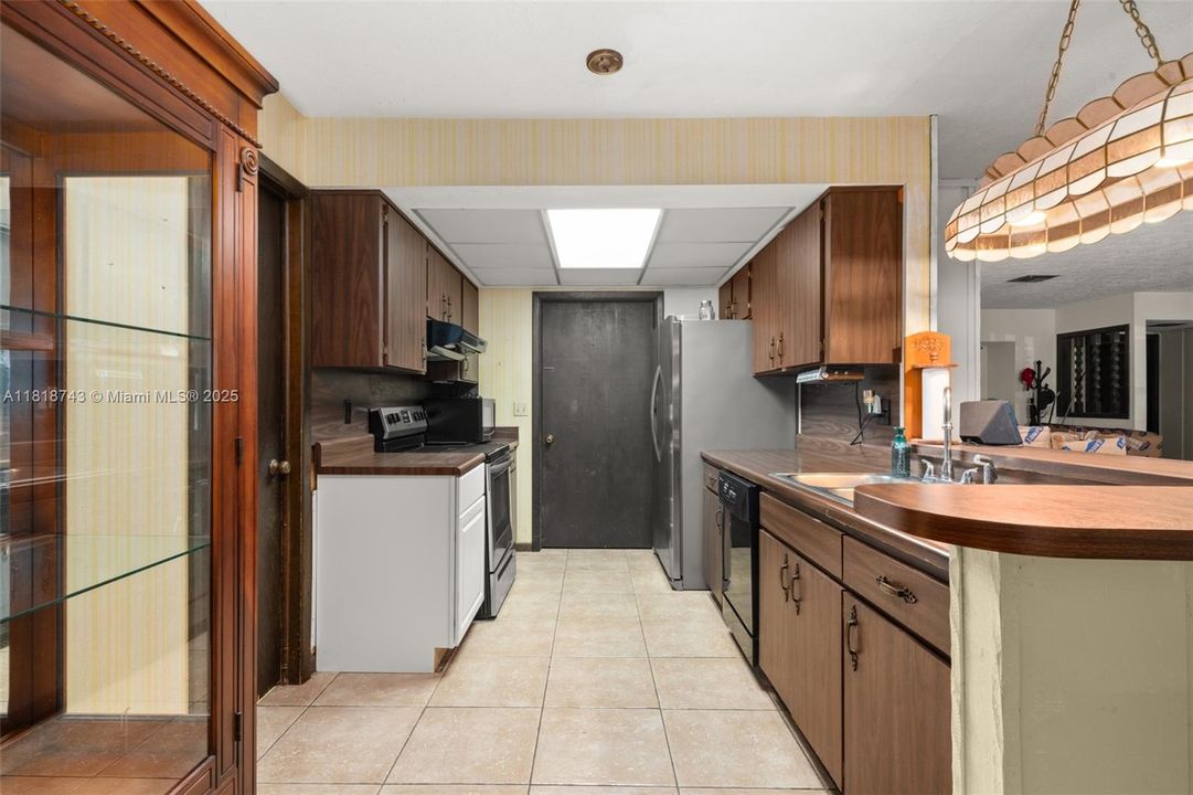 Vendido Recientemente: $259,900 (4 camas, 2 baños, 1959 Pies cuadrados)