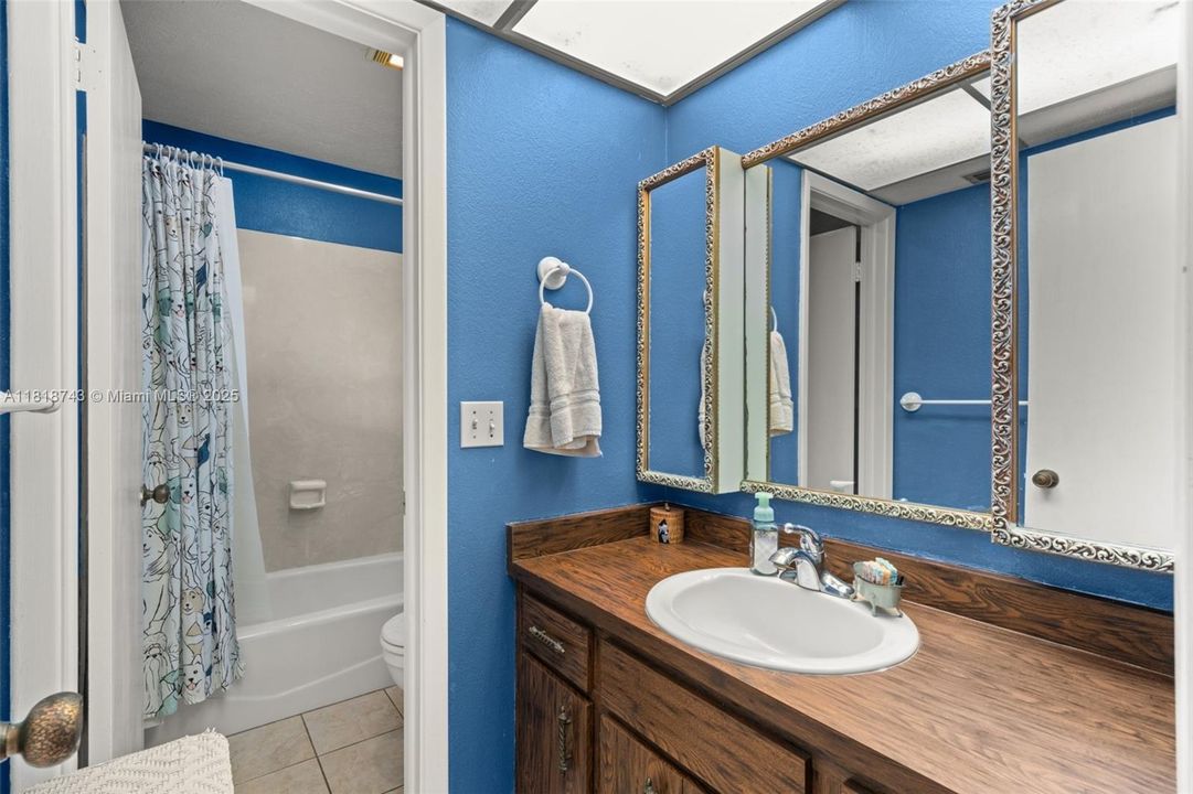 Vendido Recientemente: $259,900 (4 camas, 2 baños, 1959 Pies cuadrados)