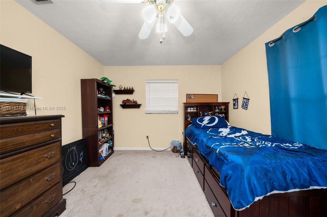 Vendido Recientemente: $259,900 (4 camas, 2 baños, 1959 Pies cuadrados)