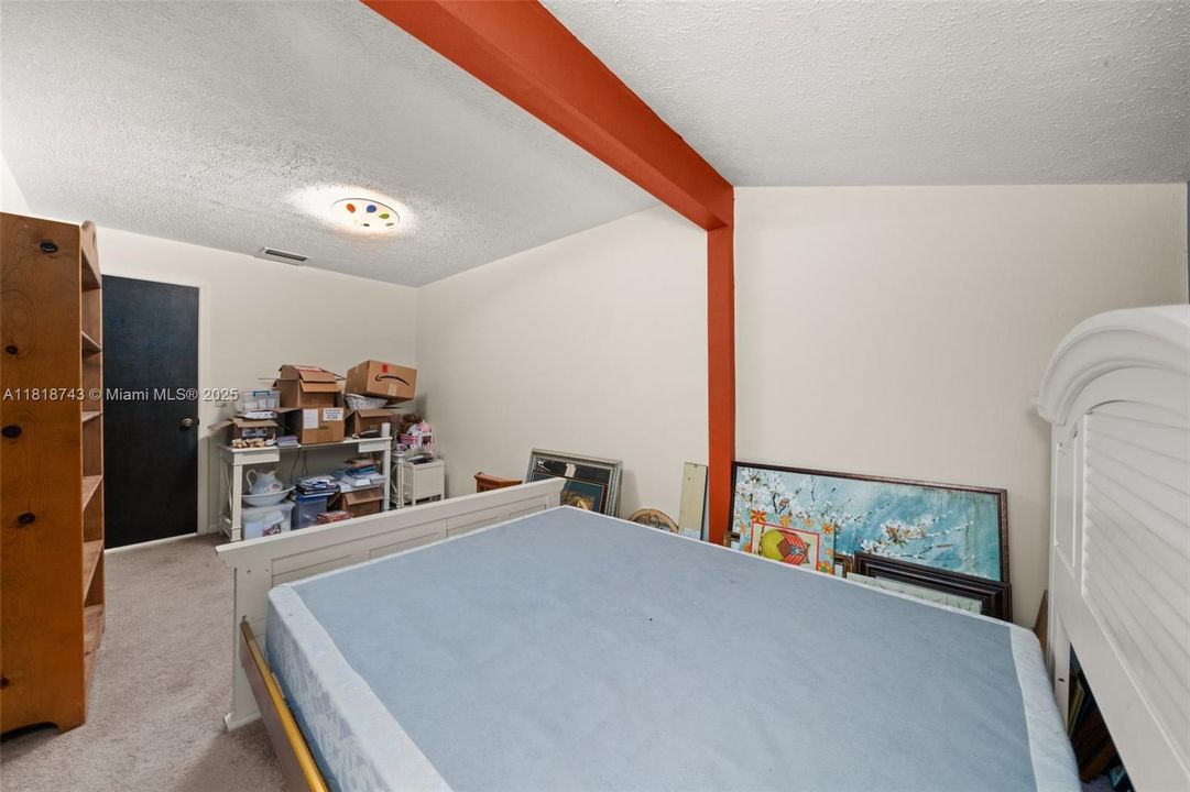 Vendido Recientemente: $259,900 (4 camas, 2 baños, 1959 Pies cuadrados)