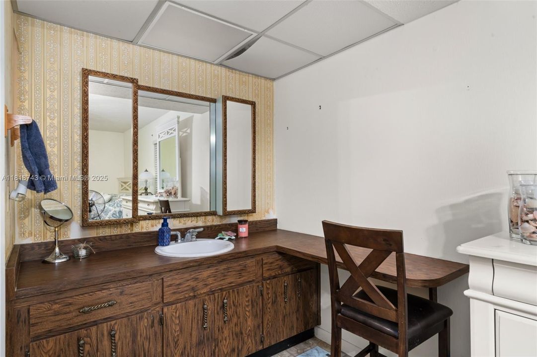 Vendido Recientemente: $259,900 (4 camas, 2 baños, 1959 Pies cuadrados)