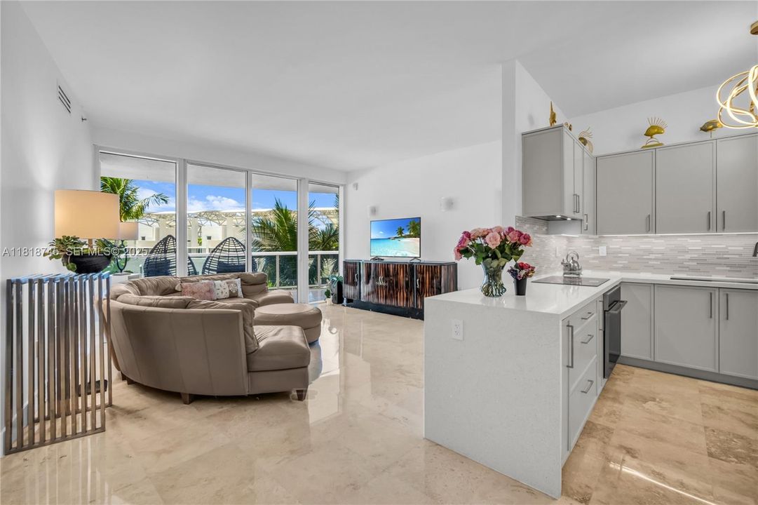 Kitchen / Entertainment