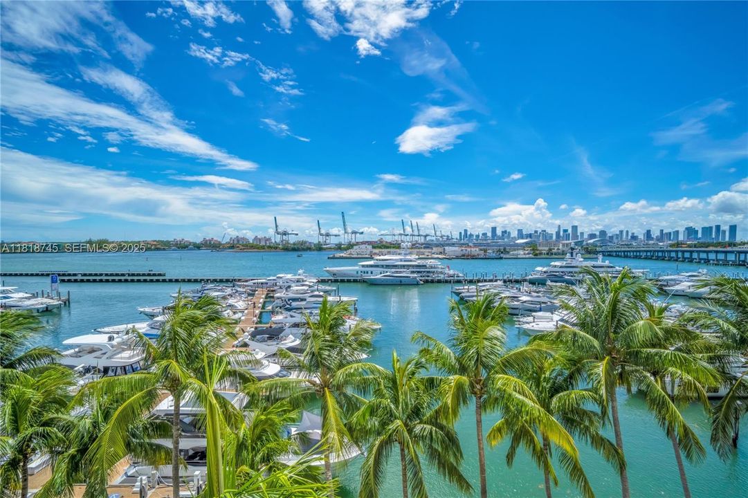 For Sale: $1,499,500 (2 beds, 2 baths, 1658 Square Feet)