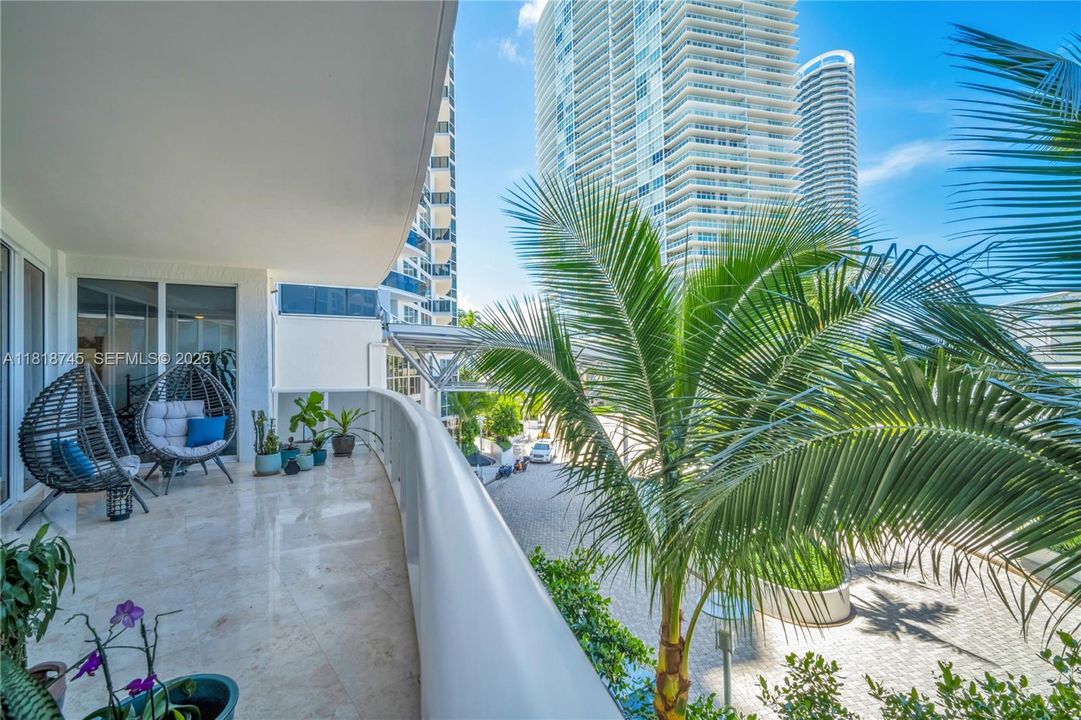 For Sale: $1,499,500 (2 beds, 2 baths, 1658 Square Feet)