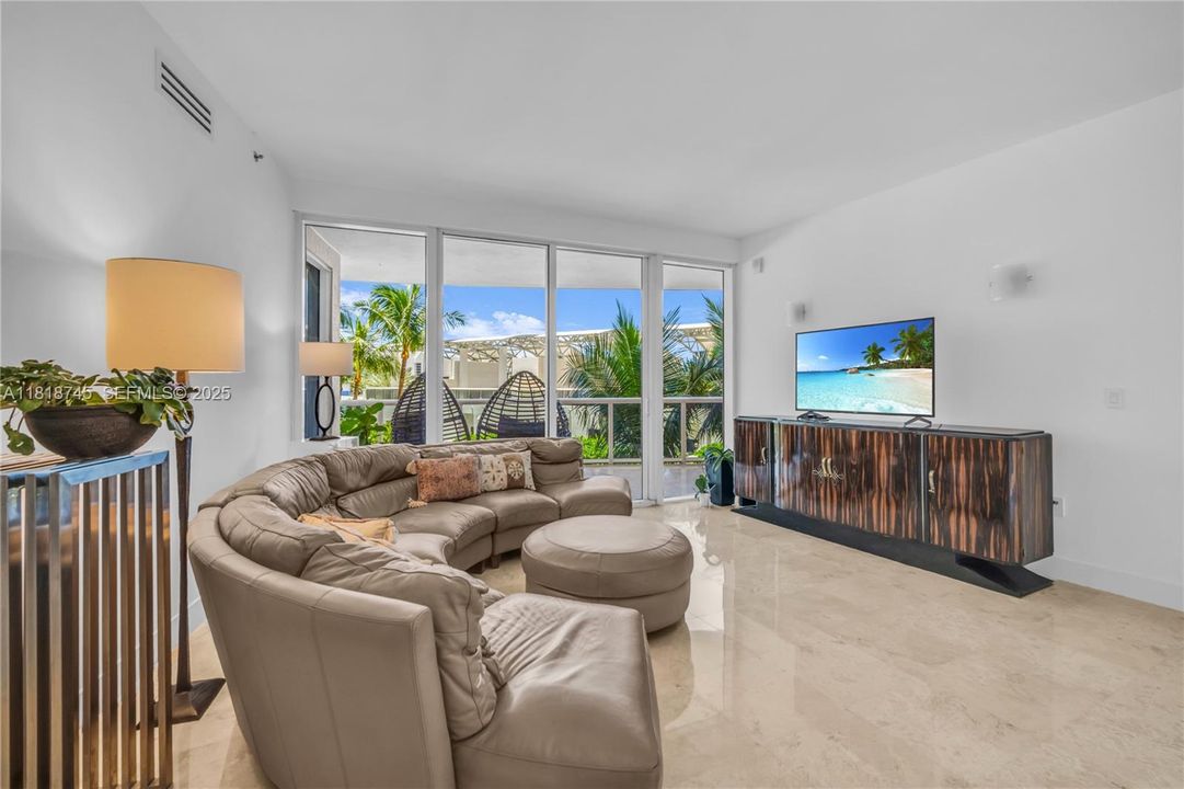 For Sale: $1,499,500 (2 beds, 2 baths, 1658 Square Feet)