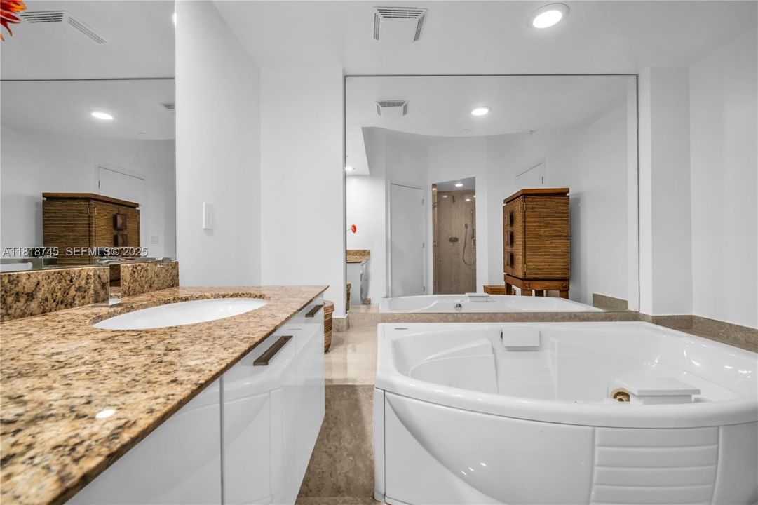 For Sale: $1,499,500 (2 beds, 2 baths, 1658 Square Feet)