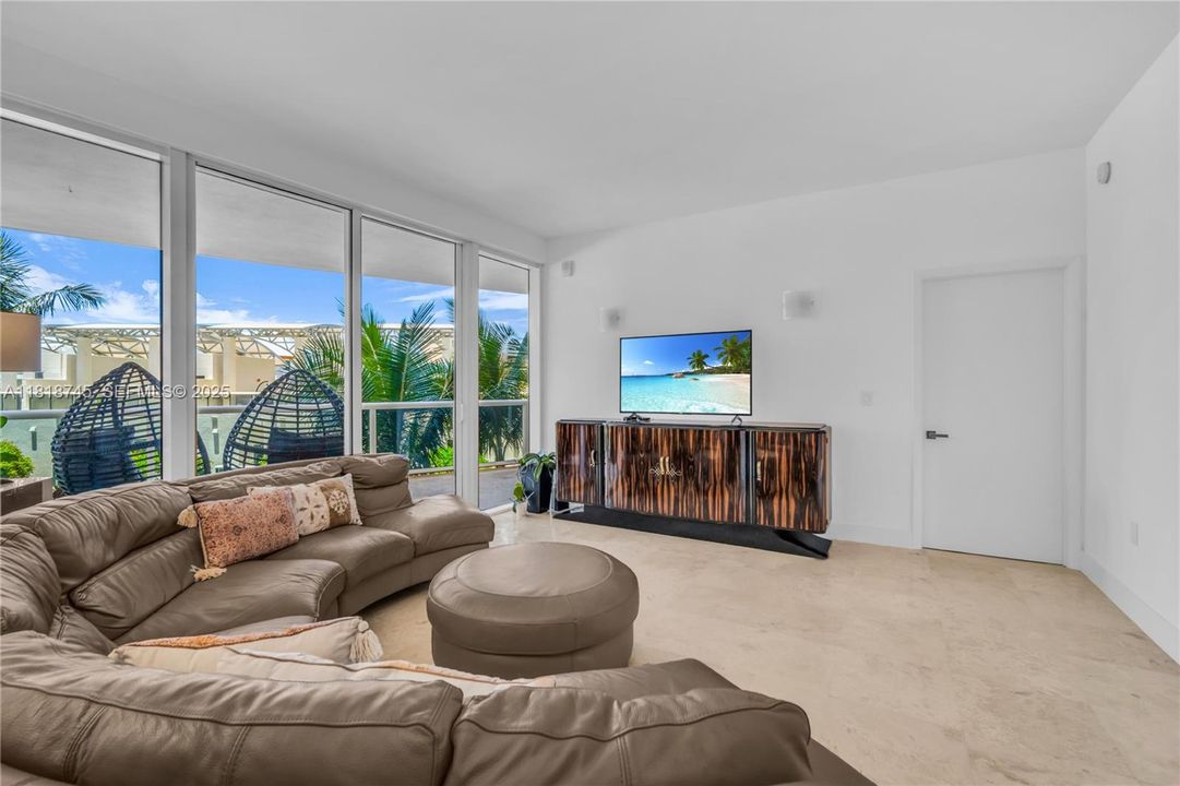 For Sale: $1,499,500 (2 beds, 2 baths, 1658 Square Feet)