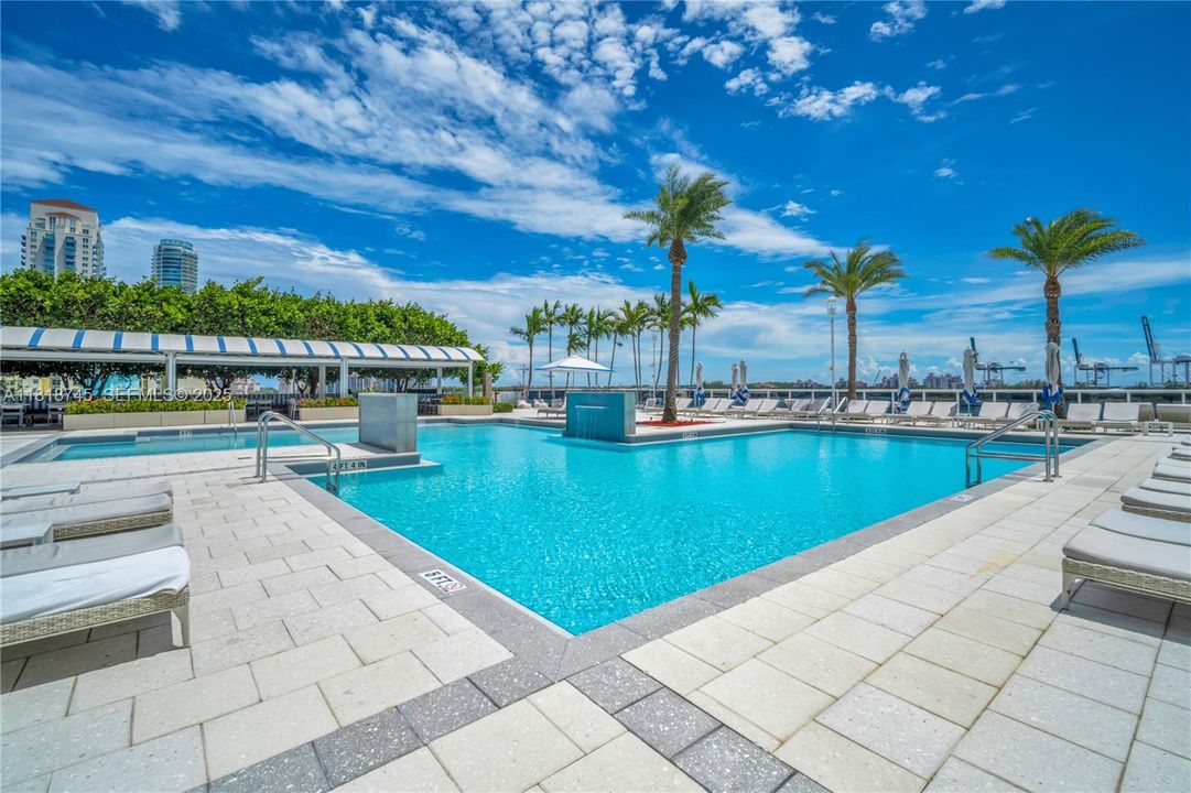 For Sale: $1,499,500 (2 beds, 2 baths, 1658 Square Feet)