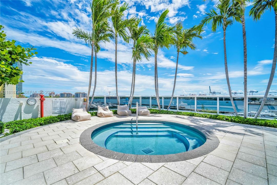 For Sale: $1,499,500 (2 beds, 2 baths, 1658 Square Feet)