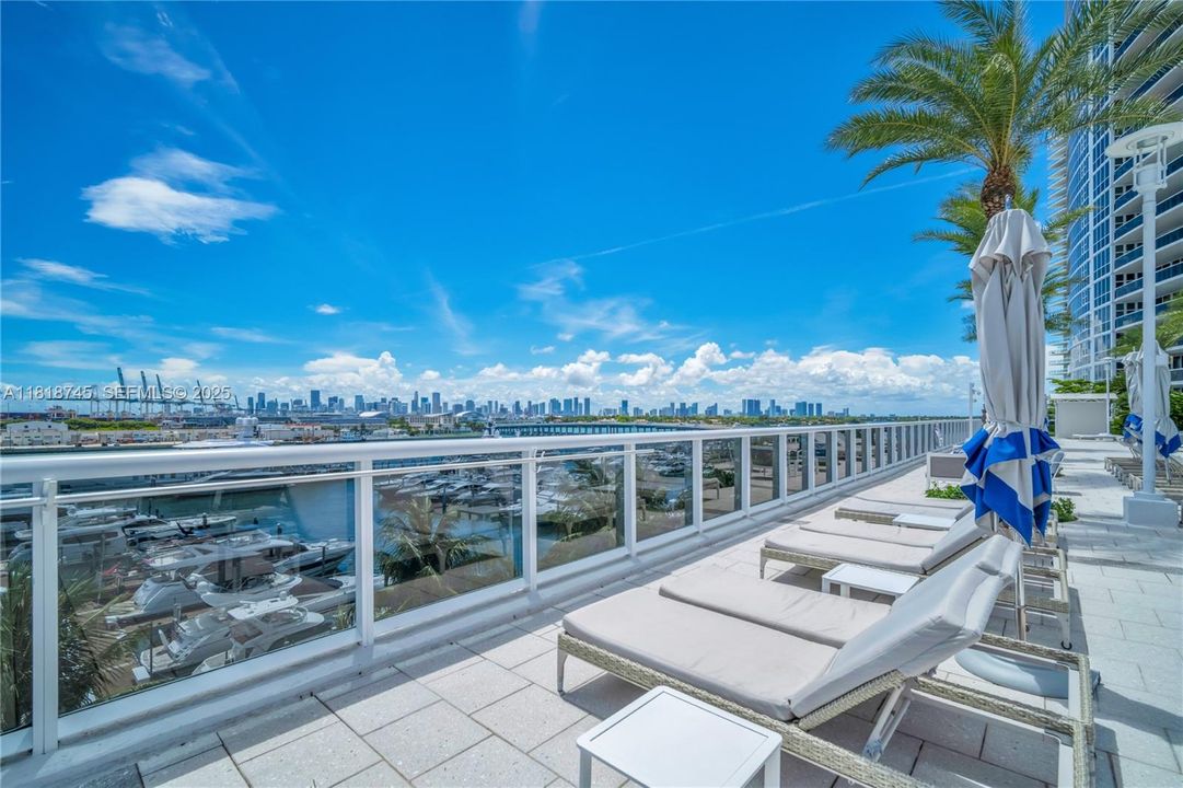 For Sale: $1,499,500 (2 beds, 2 baths, 1658 Square Feet)