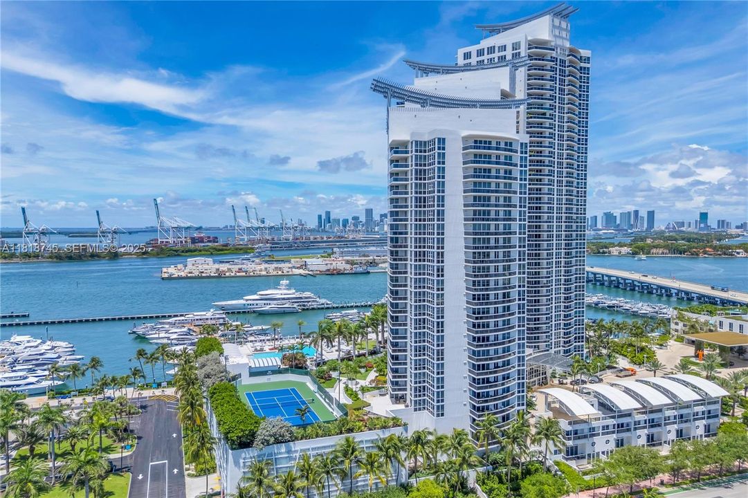 For Sale: $1,499,500 (2 beds, 2 baths, 1658 Square Feet)