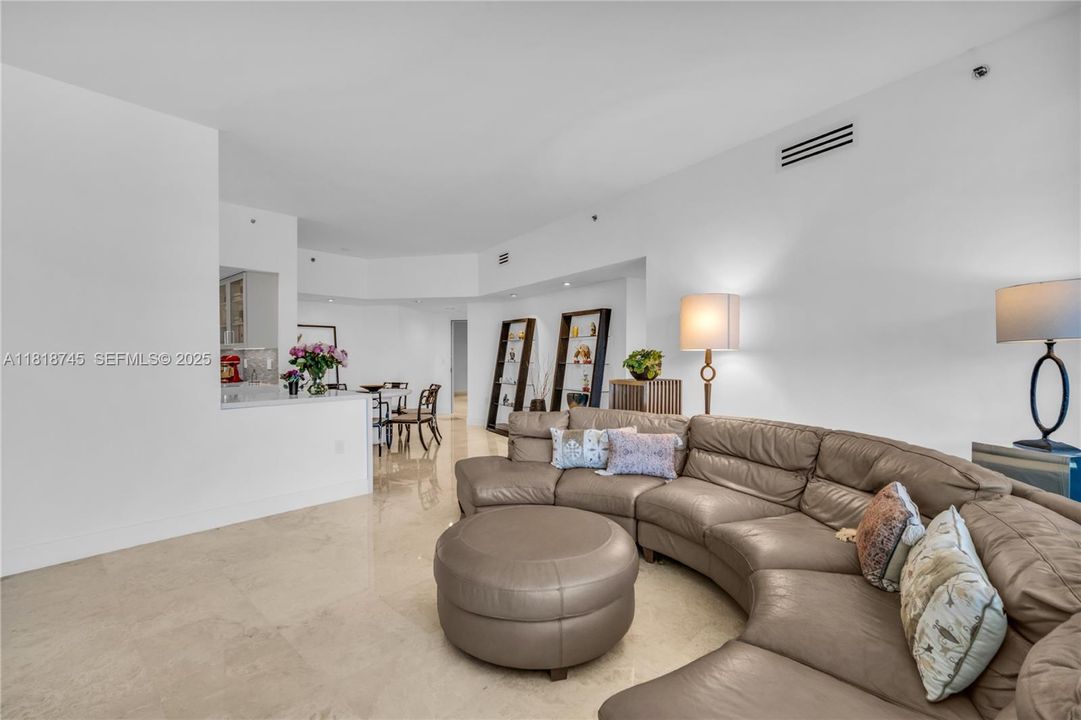 For Sale: $1,499,500 (2 beds, 2 baths, 1658 Square Feet)