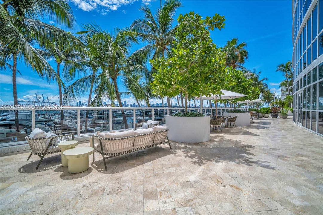 For Sale: $1,499,500 (2 beds, 2 baths, 1658 Square Feet)