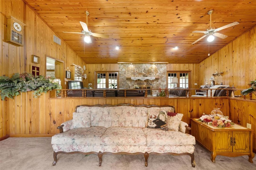 Recently Sold: $1,375,000 (4 beds, 3 baths, 4223 Square Feet)