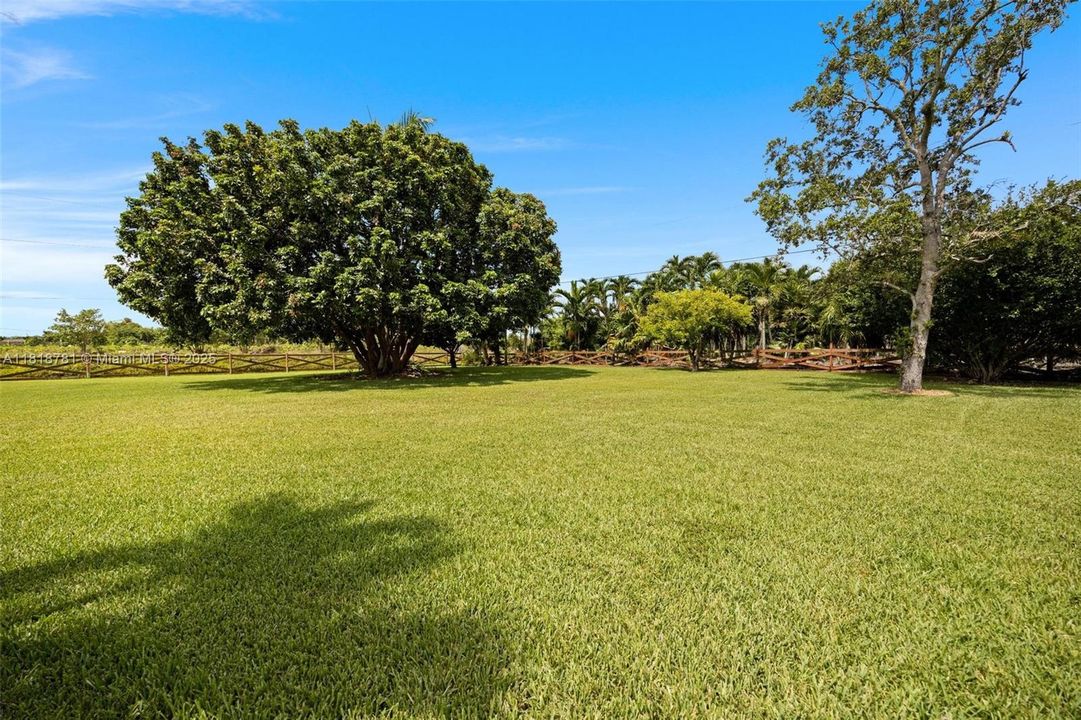 Recently Sold: $1,375,000 (4 beds, 3 baths, 4223 Square Feet)