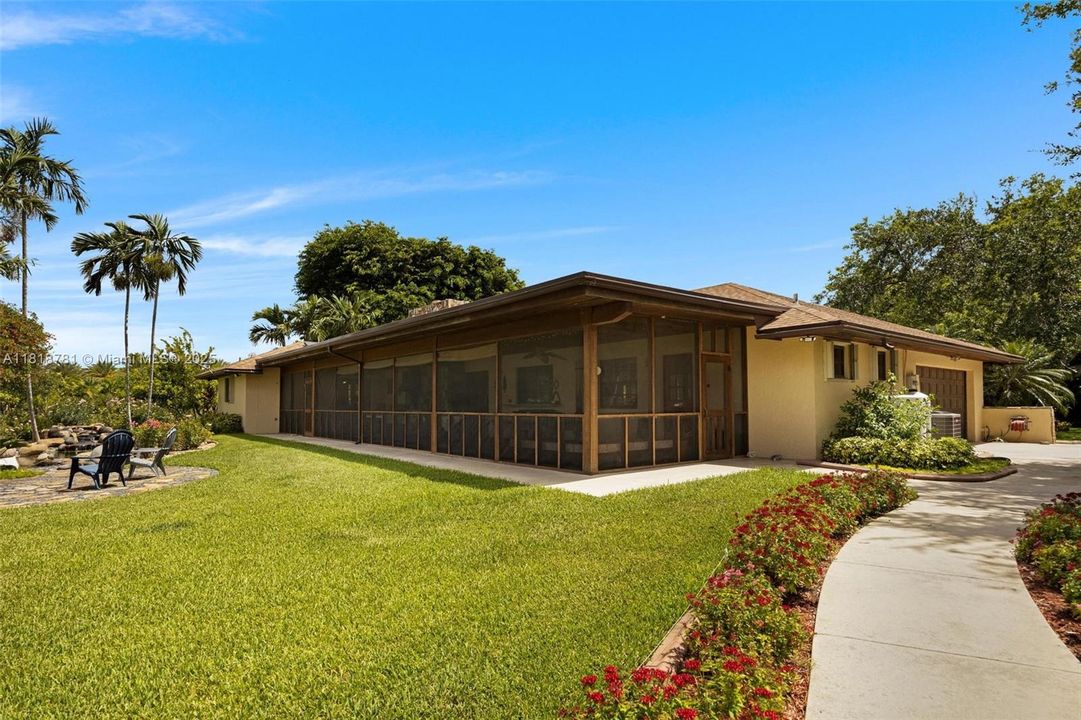 Recently Sold: $1,375,000 (4 beds, 3 baths, 4223 Square Feet)