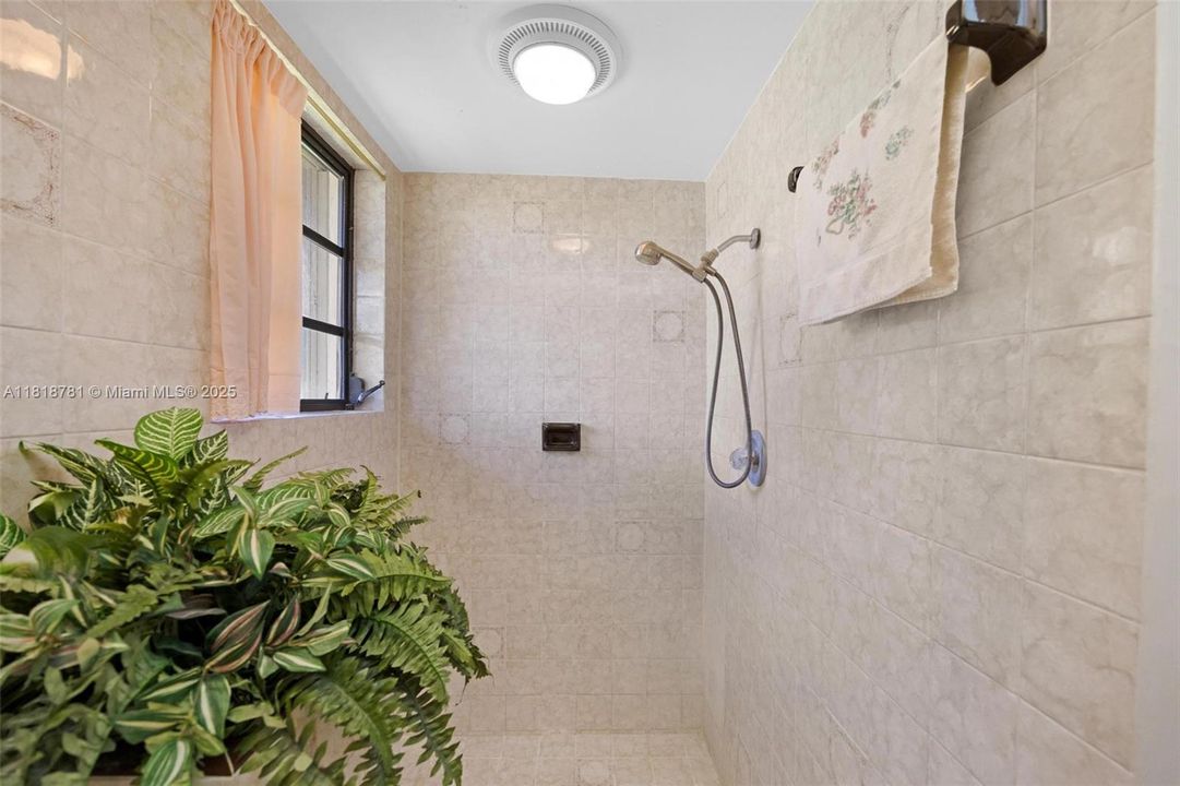 Recently Sold: $1,375,000 (4 beds, 3 baths, 4223 Square Feet)