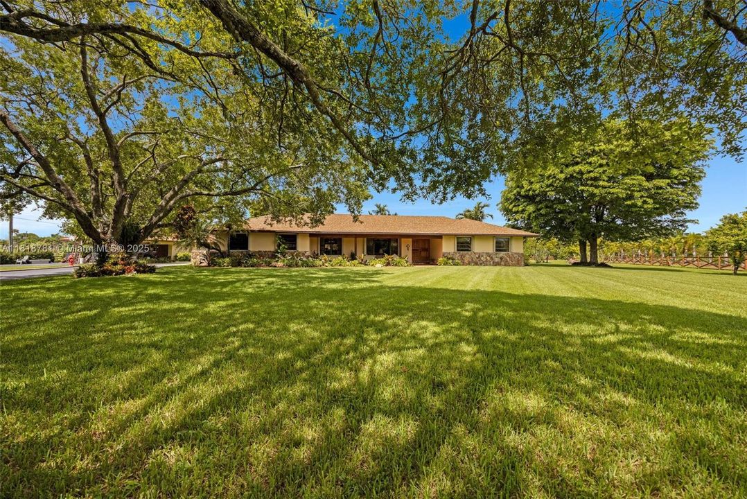 Recently Sold: $1,375,000 (4 beds, 3 baths, 4223 Square Feet)