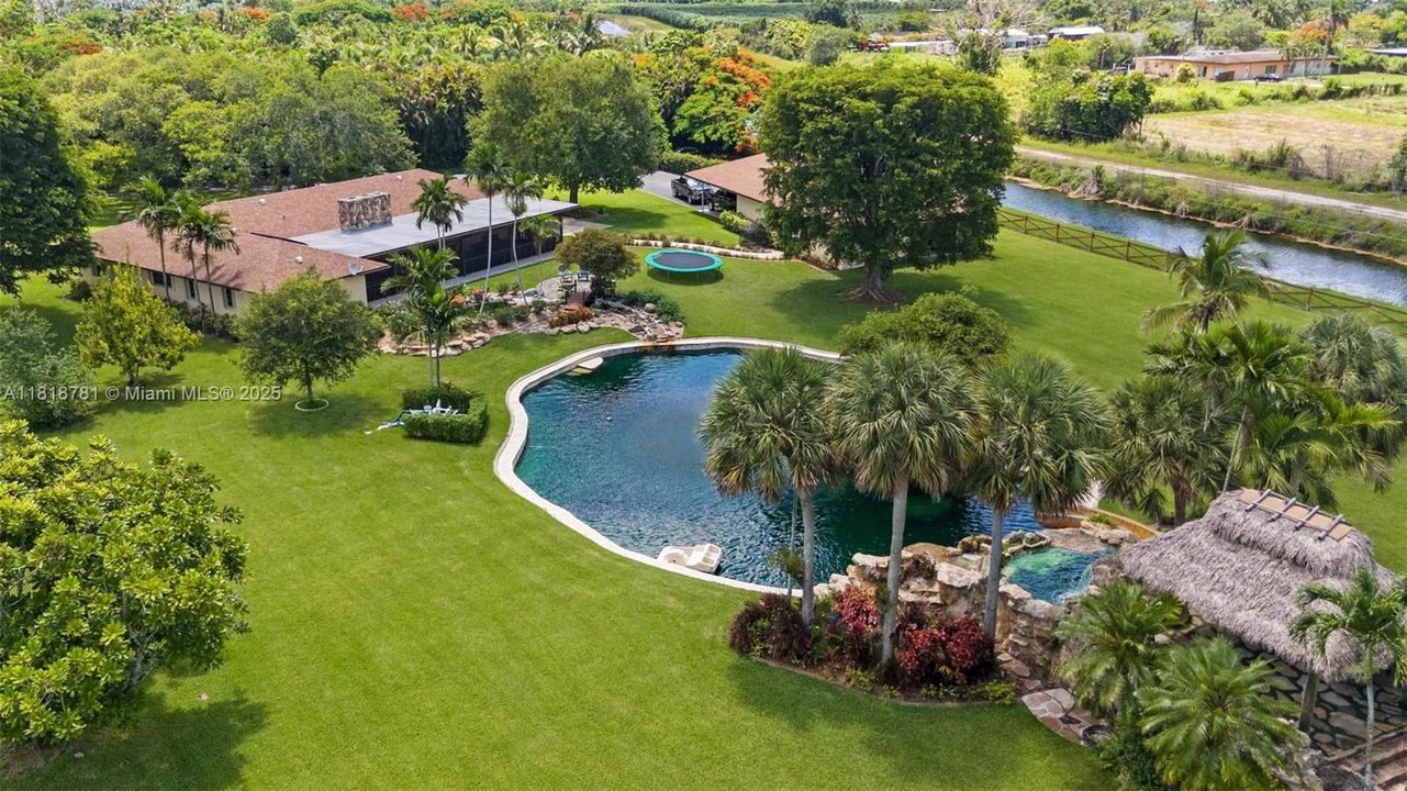 Recently Sold: $1,375,000 (4 beds, 3 baths, 4223 Square Feet)