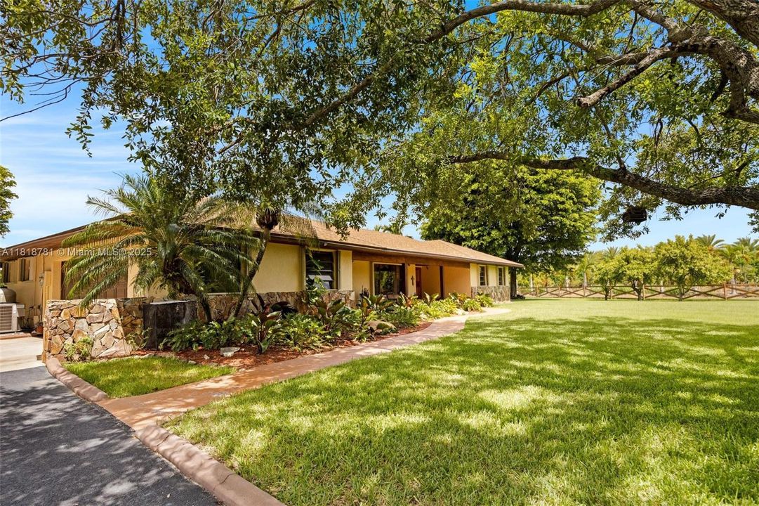 Recently Sold: $1,375,000 (4 beds, 3 baths, 4223 Square Feet)