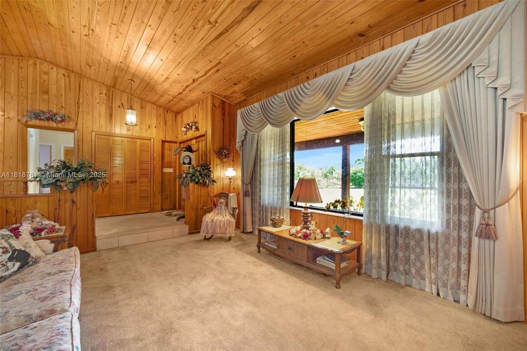 Recently Sold: $1,375,000 (4 beds, 3 baths, 4223 Square Feet)