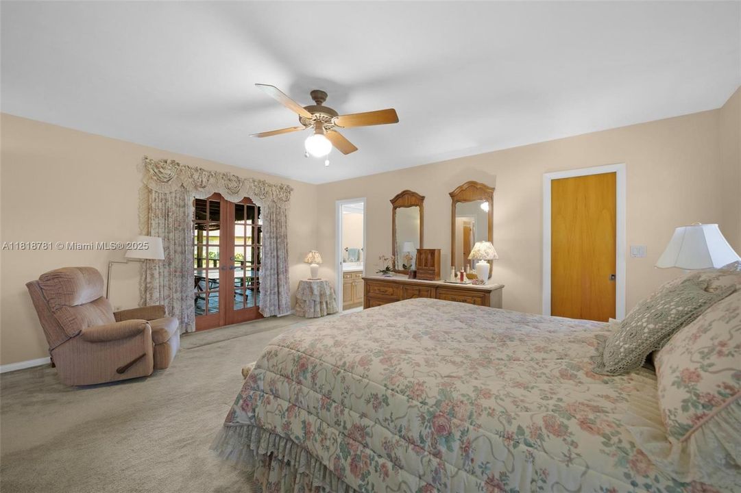 Recently Sold: $1,375,000 (4 beds, 3 baths, 4223 Square Feet)