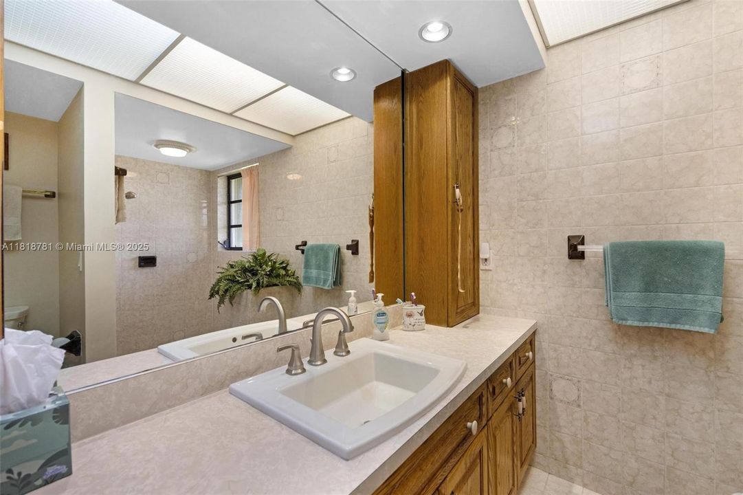 Recently Sold: $1,375,000 (4 beds, 3 baths, 4223 Square Feet)