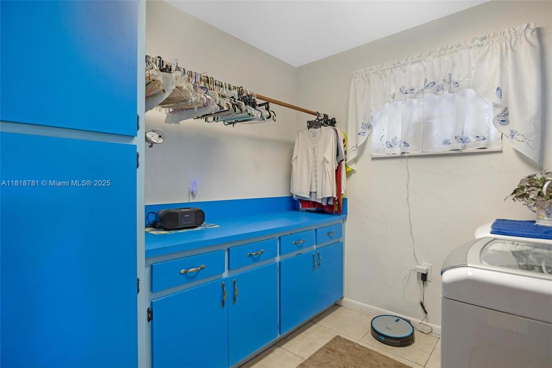 Recently Sold: $1,375,000 (4 beds, 3 baths, 4223 Square Feet)