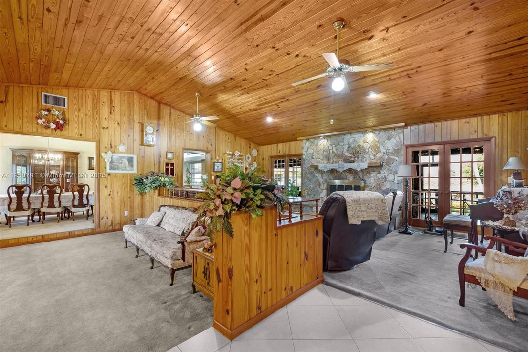 Recently Sold: $1,375,000 (4 beds, 3 baths, 4223 Square Feet)