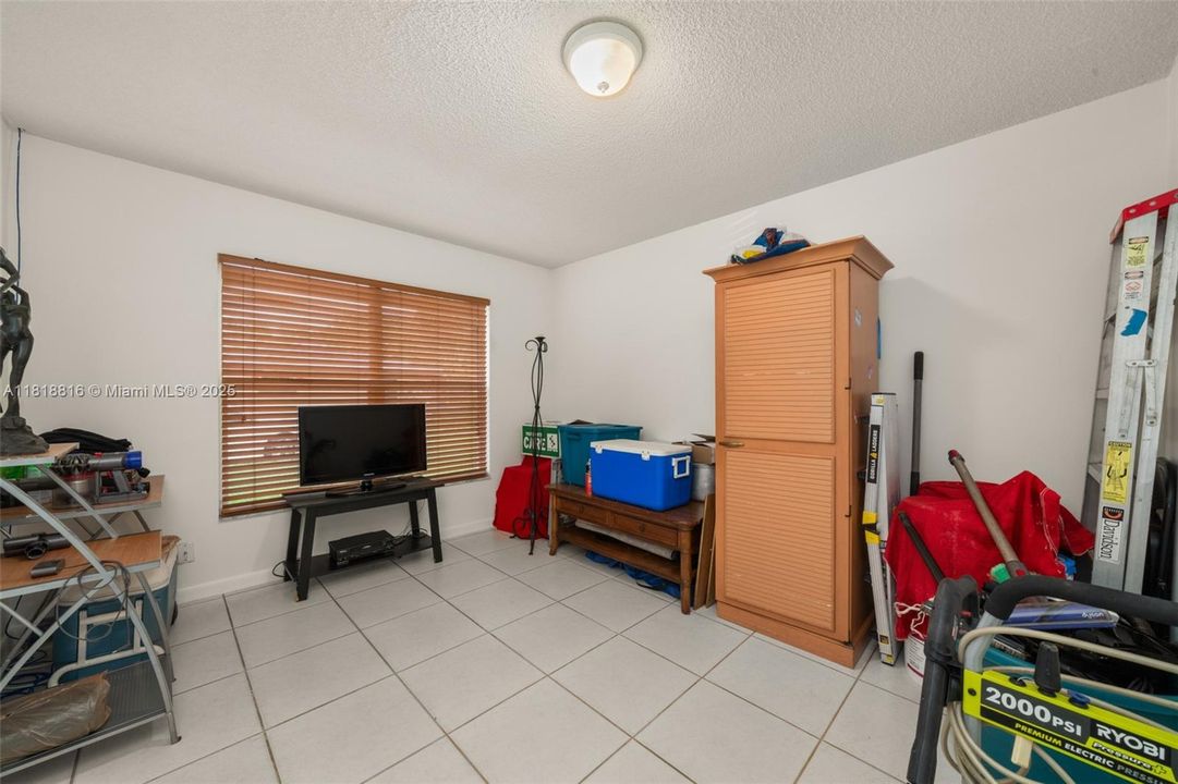 待售: $275,000 (2 贝兹, 2 浴室, 1372 平方英尺)