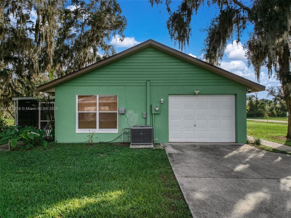 待售: $275,000 (2 贝兹, 2 浴室, 1372 平方英尺)