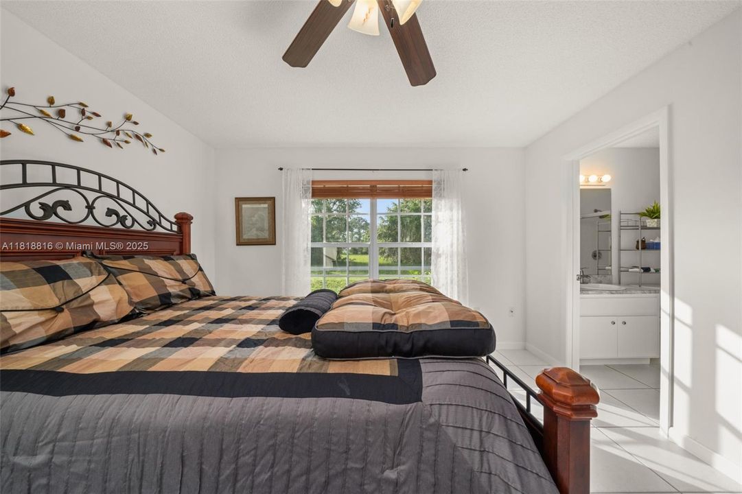 待售: $275,000 (2 贝兹, 2 浴室, 1372 平方英尺)