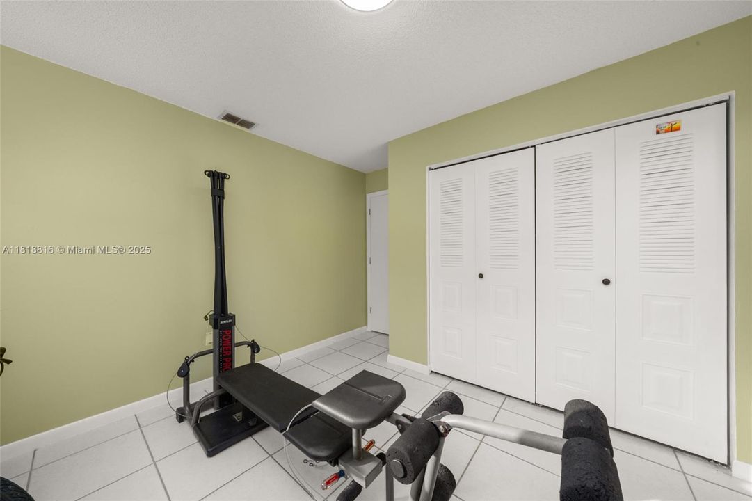 待售: $275,000 (2 贝兹, 2 浴室, 1372 平方英尺)