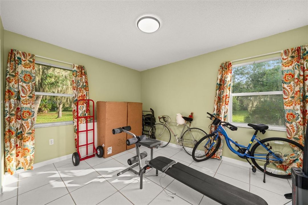 待售: $275,000 (2 贝兹, 2 浴室, 1372 平方英尺)