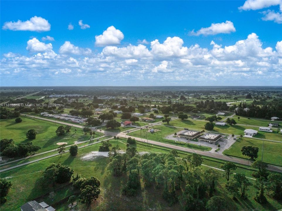 待售: $275,000 (2 贝兹, 2 浴室, 1372 平方英尺)