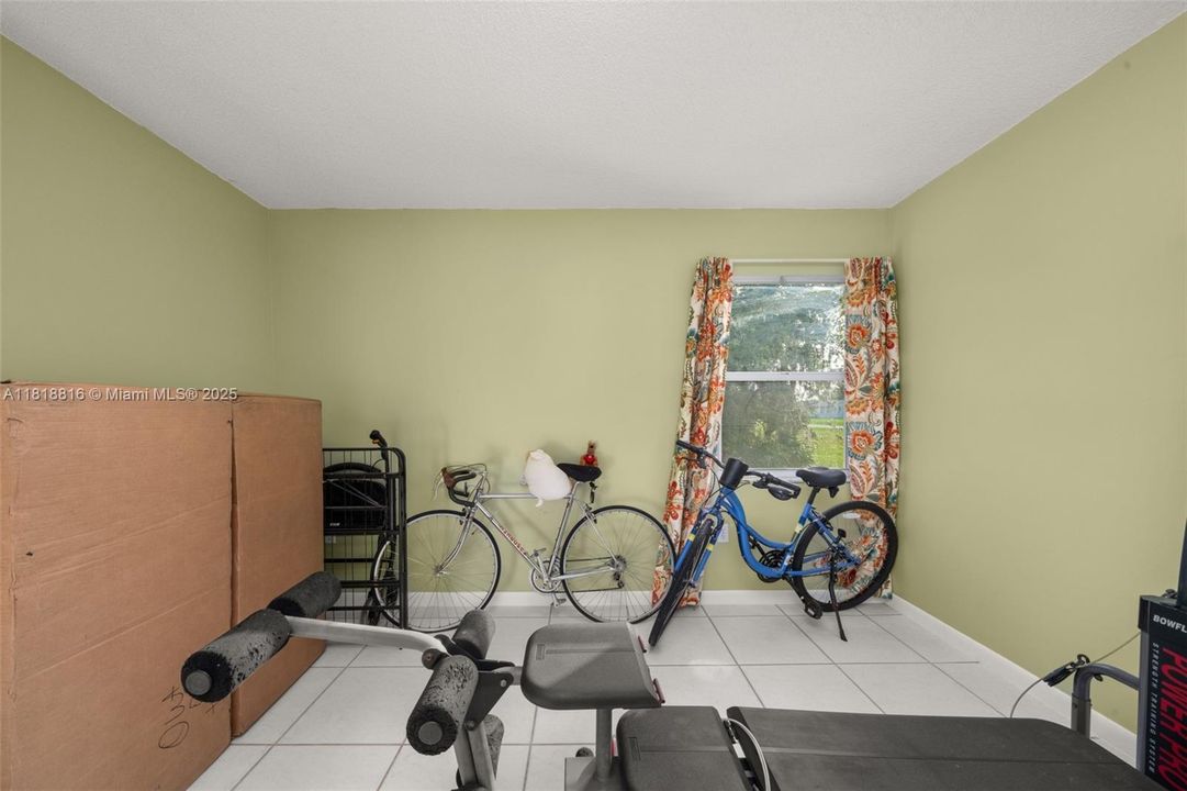 待售: $275,000 (2 贝兹, 2 浴室, 1372 平方英尺)