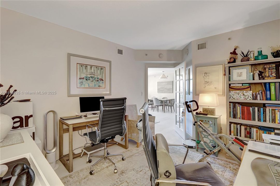 На продажу: $454,990 (1 спален, 1 ванн, 1000 Квадратных фут)