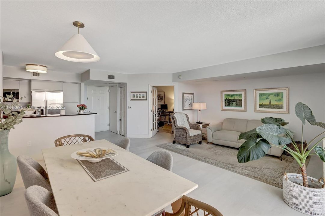 На продажу: $454,990 (1 спален, 1 ванн, 1000 Квадратных фут)