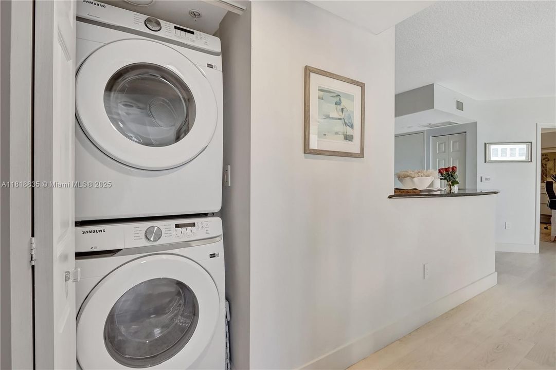 На продажу: $454,990 (1 спален, 1 ванн, 1000 Квадратных фут)