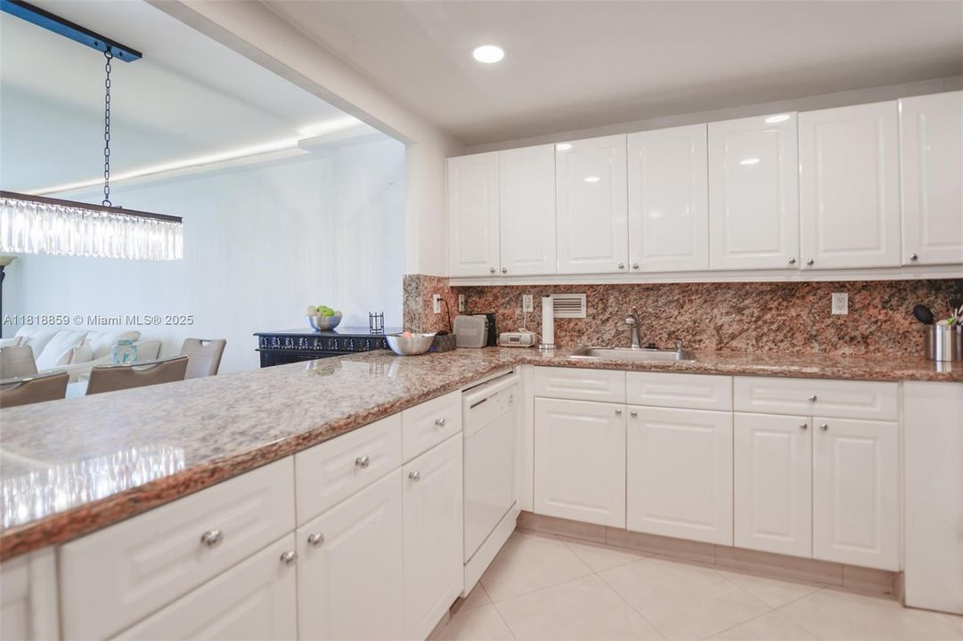 Active With Contract: $1,350,000 (1 beds, 1 baths, 850 Square Feet)