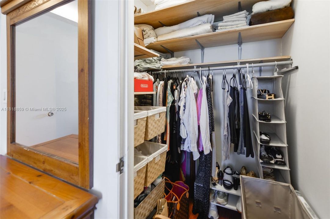 Active With Contract: $1,350,000 (1 beds, 1 baths, 850 Square Feet)