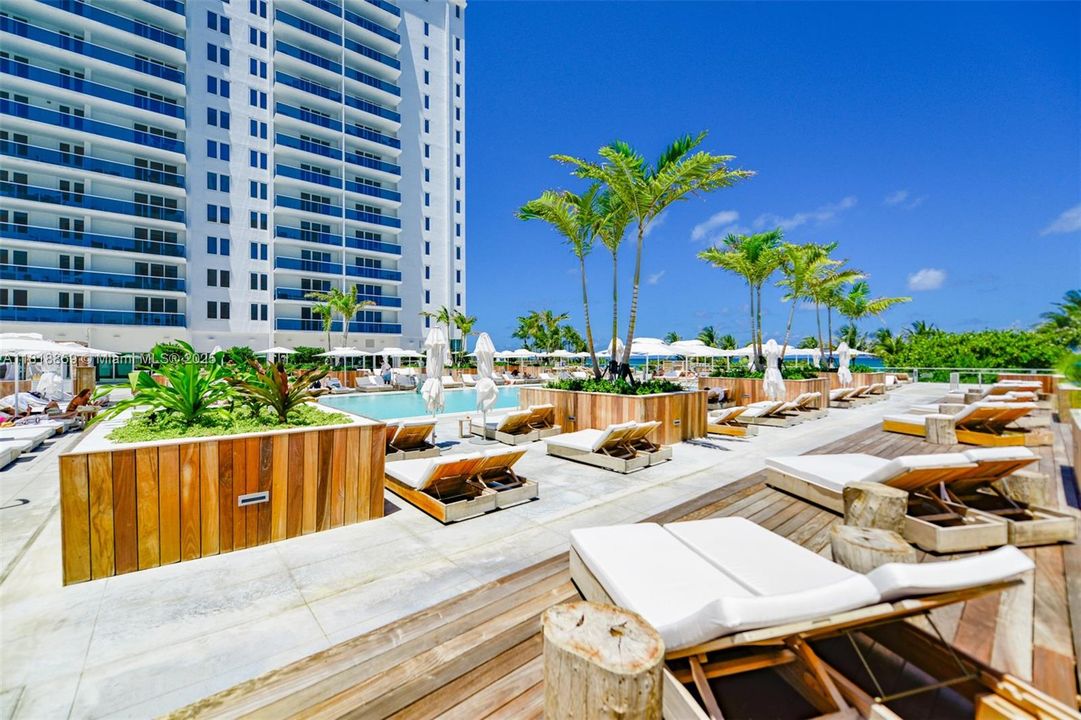 Active With Contract: $1,350,000 (1 beds, 1 baths, 850 Square Feet)