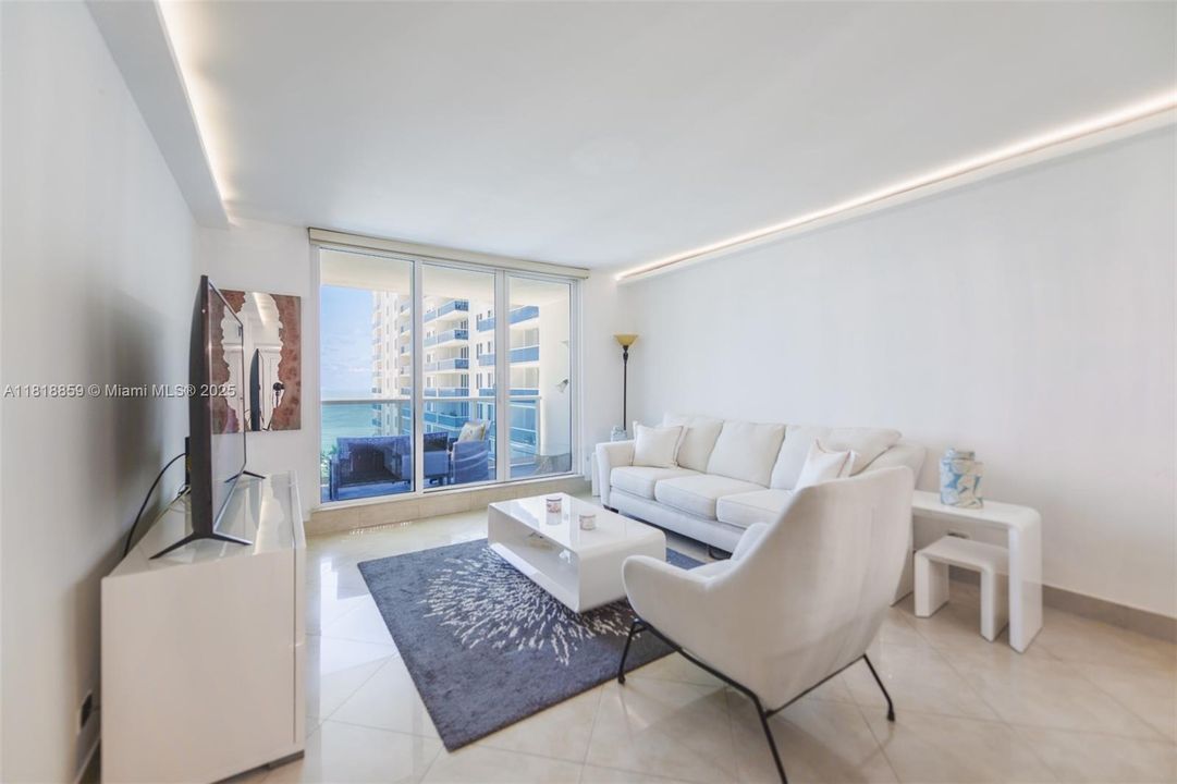 Active With Contract: $1,350,000 (1 beds, 1 baths, 850 Square Feet)